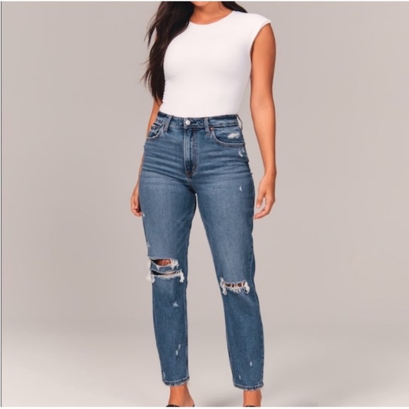 NWT Abercrombie & Fitch Ultra High Rise Mom Jean - Picture 3 of 9
